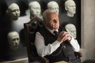 <p>Den Aufstand der Maschinen im etwas anderen Vergnügungspark "Westworld" ließ sich HBO in drei Staffeln rund zehn Millionen Dollar pro Episode kosten. Kein Wunder, bei der Darstellerriege: Unter anderem spielen Anthony Hopkins (Bild), Ed Harris und Evan Rachel Wood die Hauptrollen in der vielschichtigen Dystopie. (Bild: HBO)</p> 