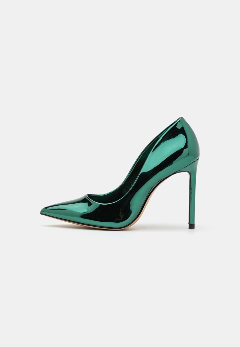 <p>89,95€</p><br><a href="https://www.zalando.fr/aldo-stessy-escarpins-other-green-a0111b08n-m11.html" rel="nofollow noopener" target="_blank" data-ylk="slk:Acheter;elm:context_link;itc:0;sec:content-canvas" class="link ">Acheter</a>