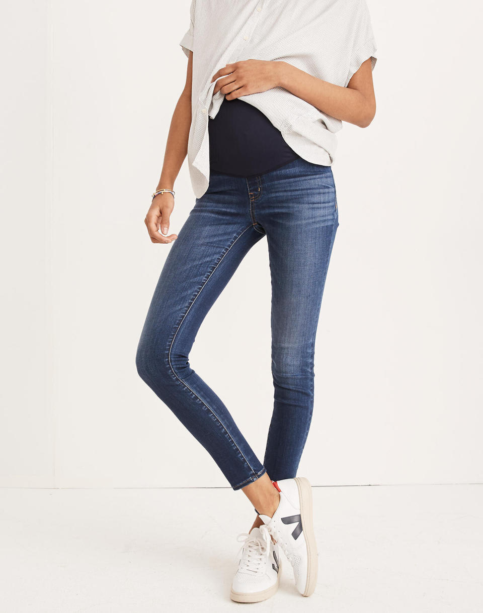 <strong>The Verdict</strong>: <a href="https://fave.co/37DDJ1X" target="_blank" rel="noopener noreferrer">Madewell&nbsp;Maternity Over-the-Belly Skinny Jeans</a><br /><strong>The Reviews</strong>: 136 reviews, 4-star rating<br /> <strong>Sizes and Fits</strong>: 23 to 33<br />Find them at <a href="https://fave.co/37DDJ1X" target="_blank" rel="noopener noreferrer">Madewell</a>