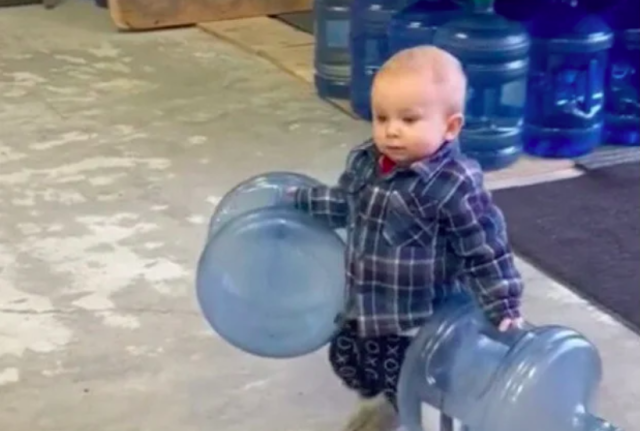 People On TikTok Are Losing It Over This Adorable Toddler Working