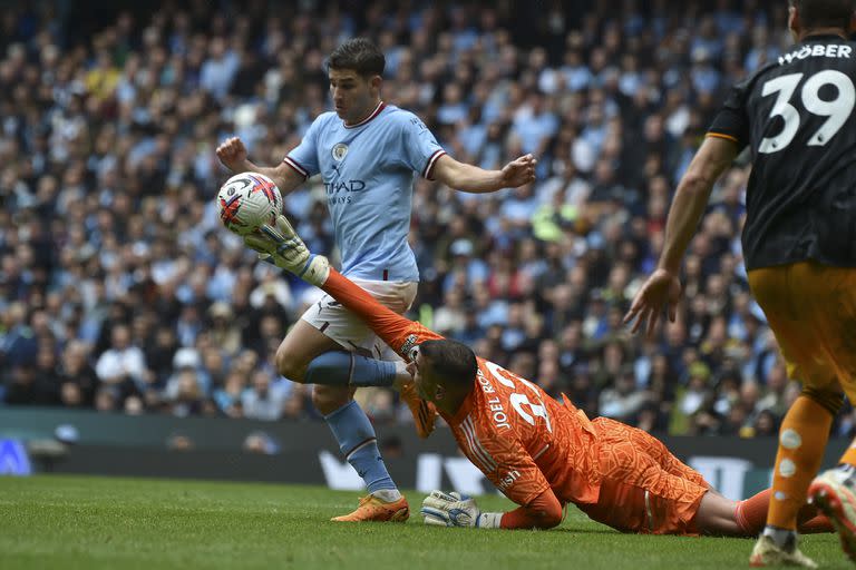 Julián Álvarez fue titular por segundo partido seguido y participó activamente del circuito ofensivo del City