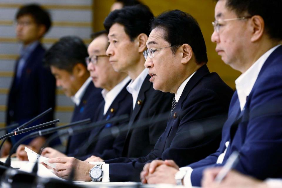 PHOTO: Japanese Prime Minister Fumio Kishida, second right, speaks during a meeting with representatives of the Inter-Ministerial Council for Contaminated Water, Treated Water and Decommissioning Issues in Tokyo Tuesday, Aug. 22, 2023. (Rodrigo Reyes Marin/Pool via AP)