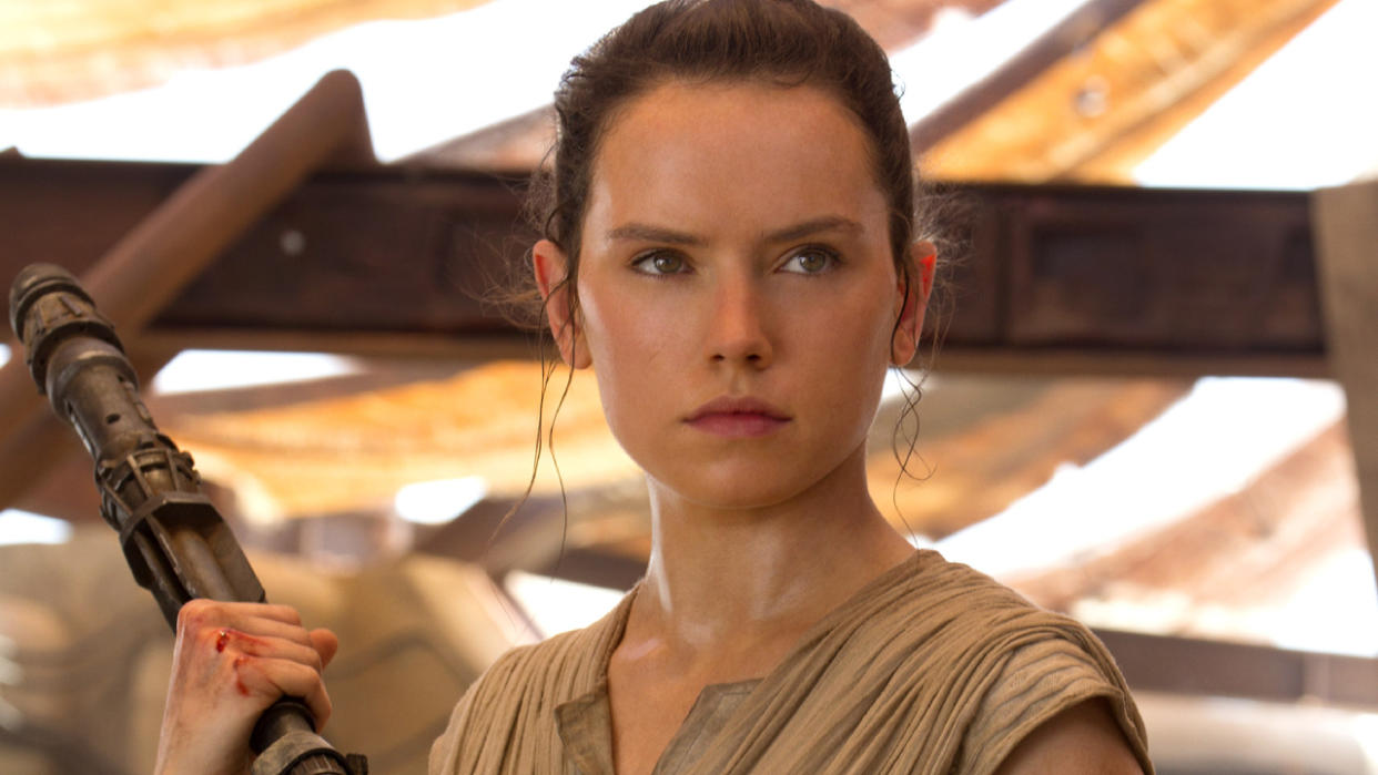  Daisy Ridley in Star Wars: The Force Awakens. 