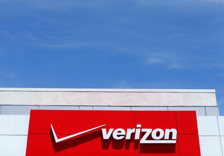 The logo of Verizon is seen at a retail store in San Diego, California April 21, 2016. REUTERS/Mike Blake