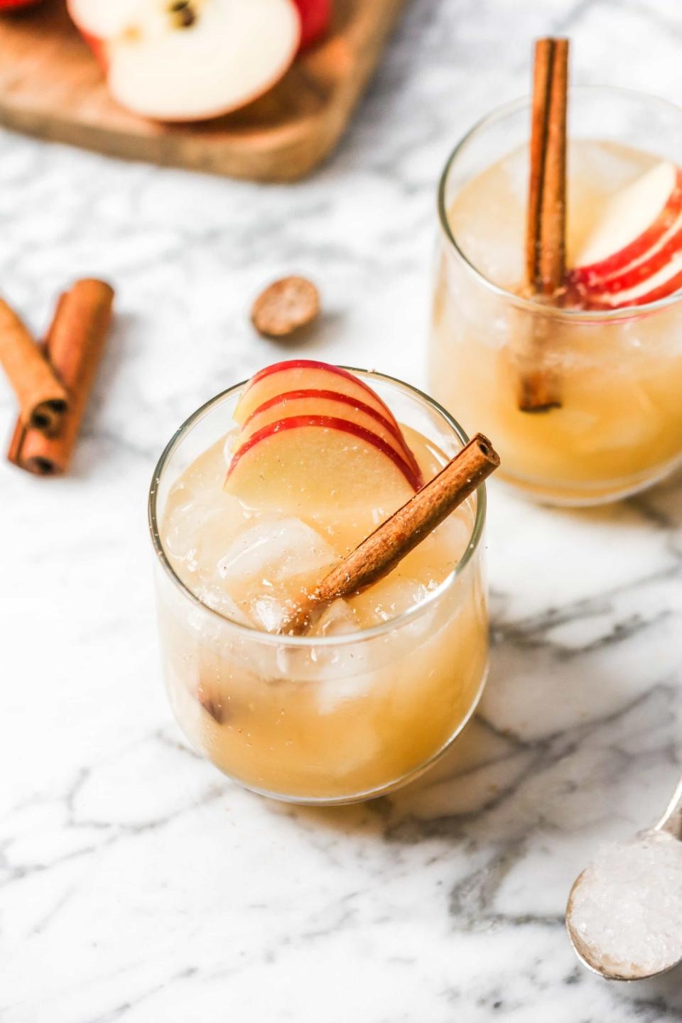 Apple bourbon smash with a cinnamon stick in a glass