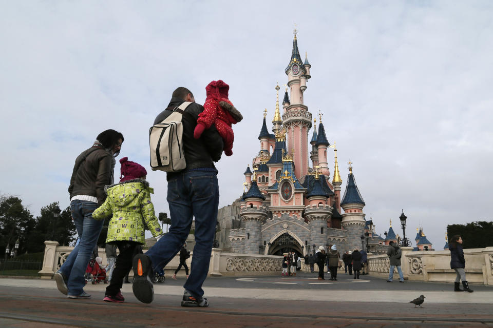  Le château de la Belle au Bois Dormant à Paris fait l'unanimité (Crédit : Reuters/Gonzalo Fuentes)