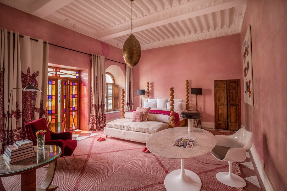 El Fenn’s rooms are a paradise of pink delights (Cécile Perrinet Lhermitte/El Fenn Hotel)