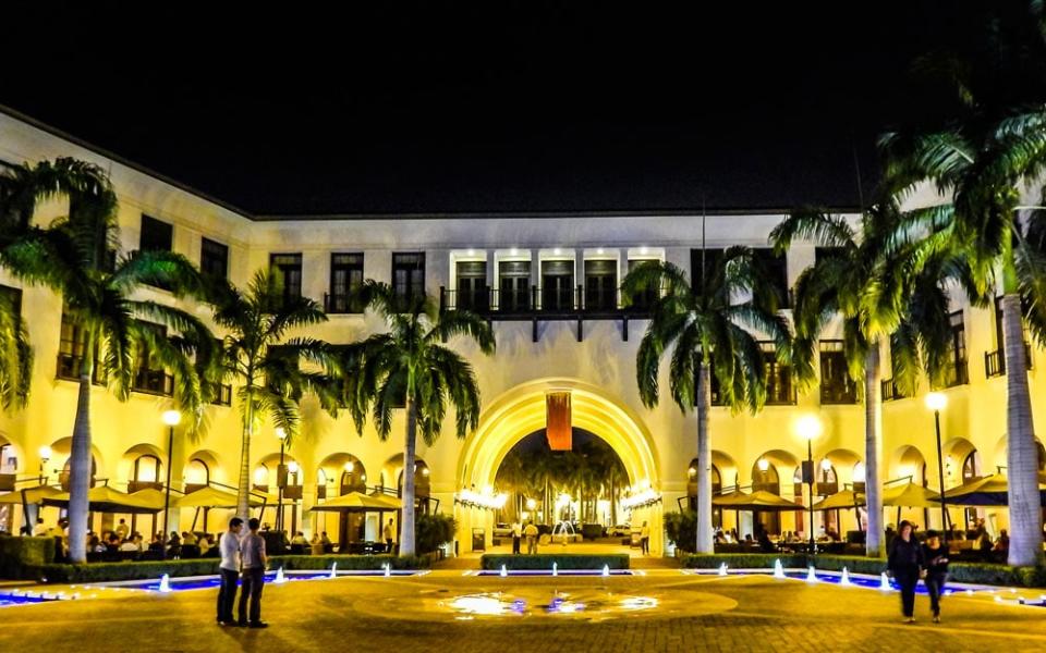 Plaza Lagos, Guayaquil - istock