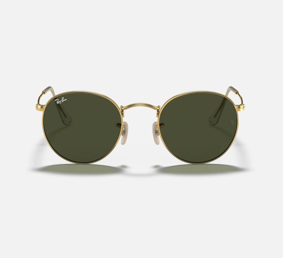 PHOTO / <a href="https://www.ray-ban.com/hongkong/en/sunglasses/RB3447%20UNISEX%20round%20metal-gold/805289439899" rel="nofollow noopener" target="_blank" data-ylk="slk:RAY-BAN;elm:context_link;itc:0;sec:content-canvas" class="link ">RAY-BAN</a>