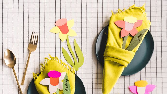 daffodil napkin bouquet