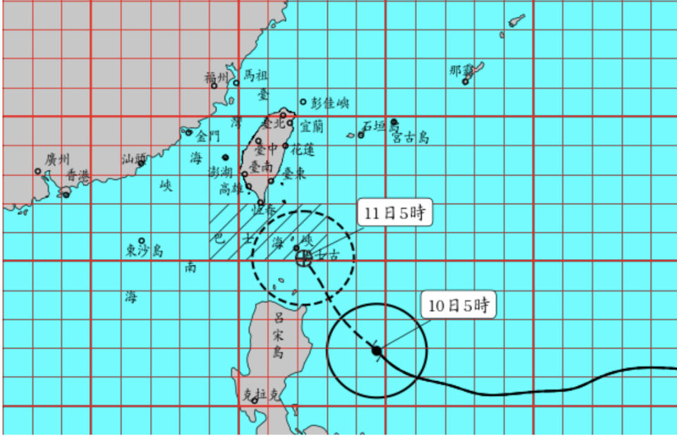 氣象局10日清晨5時30分，發布強烈颱風璨樹海上颱風警報，璨樹正朝巴士海峽接近。（圖/中央氣象局）