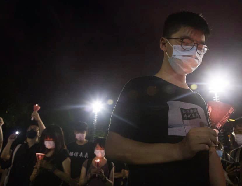 前香港眾志秘書長黃之鋒今表示，由於他參與今年的六四燭光晚會，港警將以「明知而參與未經批准集結」罪名起訴他。   圖：翻攝自黃之鋒臉書