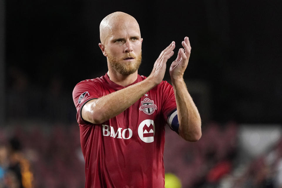 TORONTO, ON - JULY 20: Toronto FC Midfielder Michael Bradley (4) applauds towards the fans after the regular season MLS soccer match between Toronto FC and Houston Dynamo at BMO Field in Toronto, ON., July 20, 2019. Houston defeated Toronto 3-1. (Photo by Jeff Chevrier/Icon Sportswire via Getty Images)