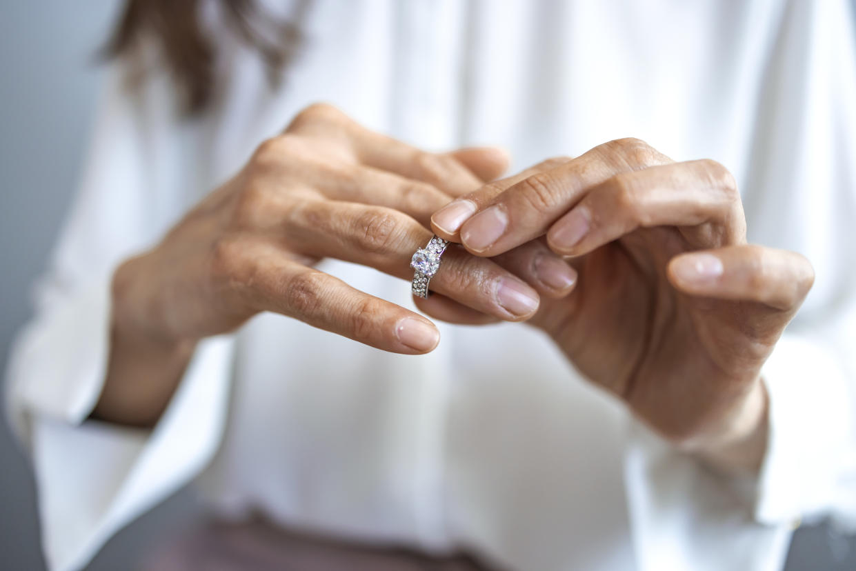 Experts say it's normal to have a bout of cold feet before or on your wedding day. But in some cases, it can be a red flag. (Photo: Getty Images)