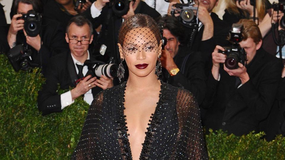 Beyonce wearing bold lipstick