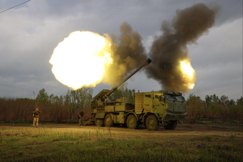 Gunners from Ukraine’s 43rd Separate Mechanized Brigade fire at Russian positions in Kharkiv (AFP via Getty)