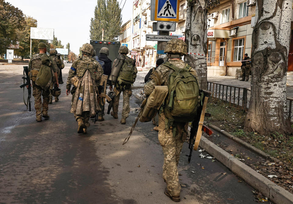 Ukrainian soldiers walk in Bakhmut, amid Russia's attack on Ukraine, in Donetsk region, Ukraine, October 1, 2022.  REUTERS/ Zohra Bensemra