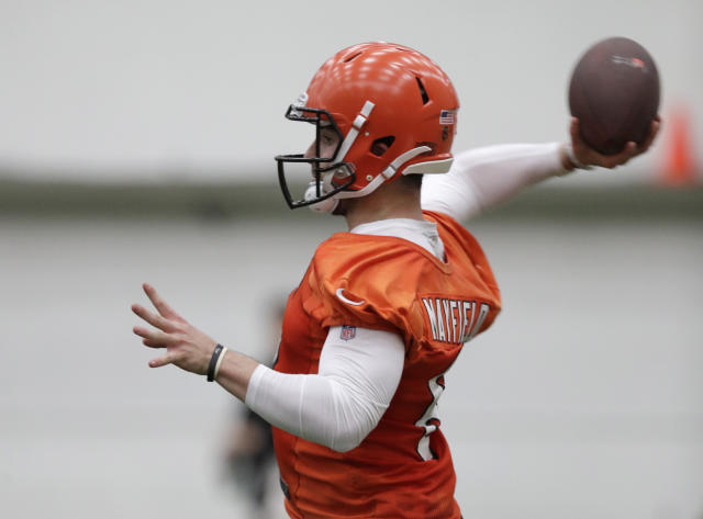 Baker Mayfield yells for fan to get Browns jersey 'outta here'