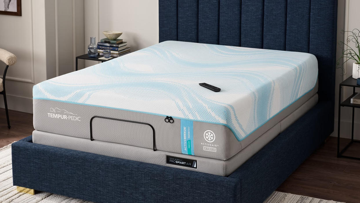  The Tempur-Pedic Tempur-ActiveBreeze smart bed mattress on the smart base in a bedroom. 