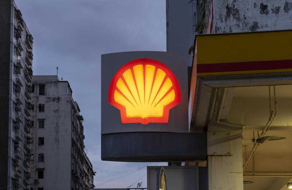 HONG KONG, CHINA - 2020/08/02: Global group of energy and petrochemical companies, Shell gas and oil station seen in Hong Kong. (Photo by Budrul Chukrut/SOPA Images/LightRocket via Getty Images)