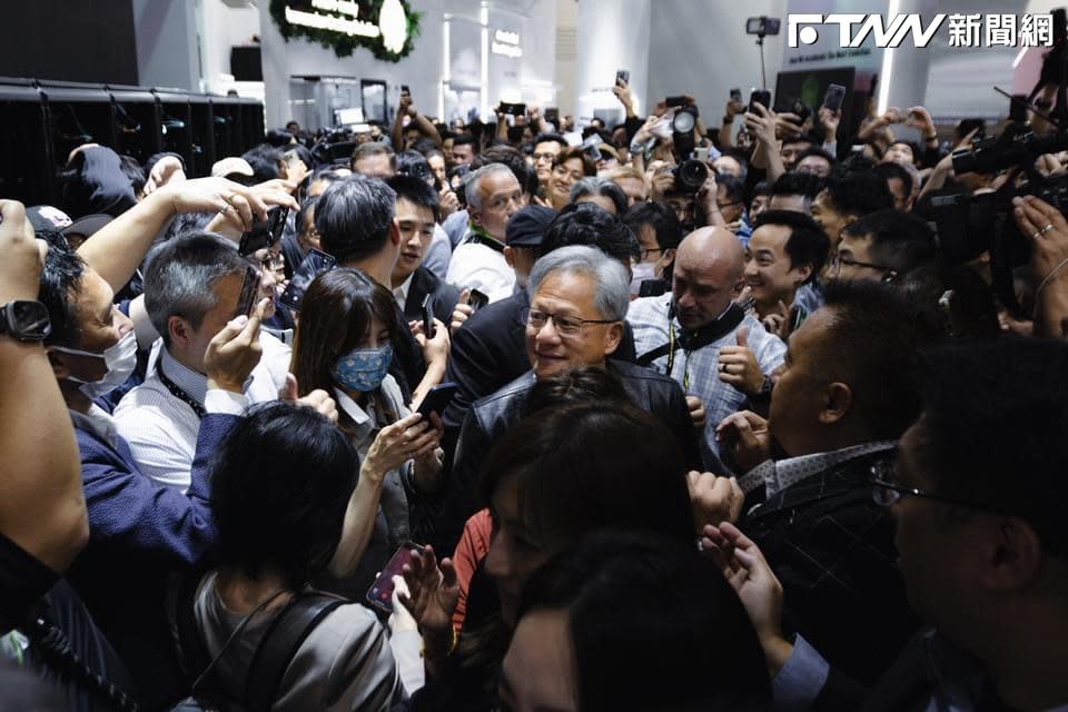 黃仁勳在台灣坐擁高人氣，外媒以「Jensanity」來形容他所引發的現象級熱潮。（圖／NVIDIA Taiwan臉書）