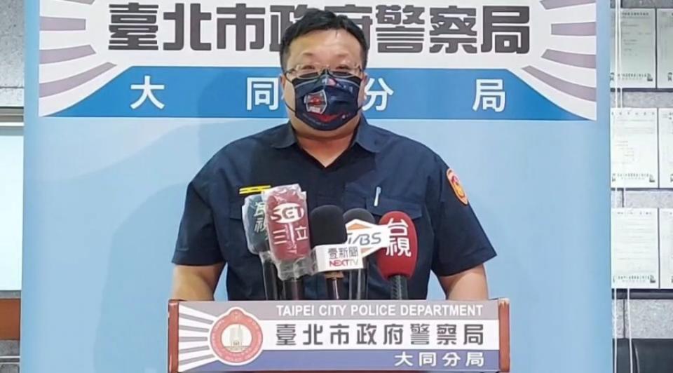 圖片說明:大同分局寧夏派出所所長葉育忻說明案情。(記者宋紹誠翻攝)