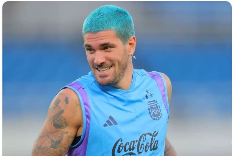 Rodrigo De Paul se entrena de cara a los amistosos en China y aprovechó para mostrar el nuevo look