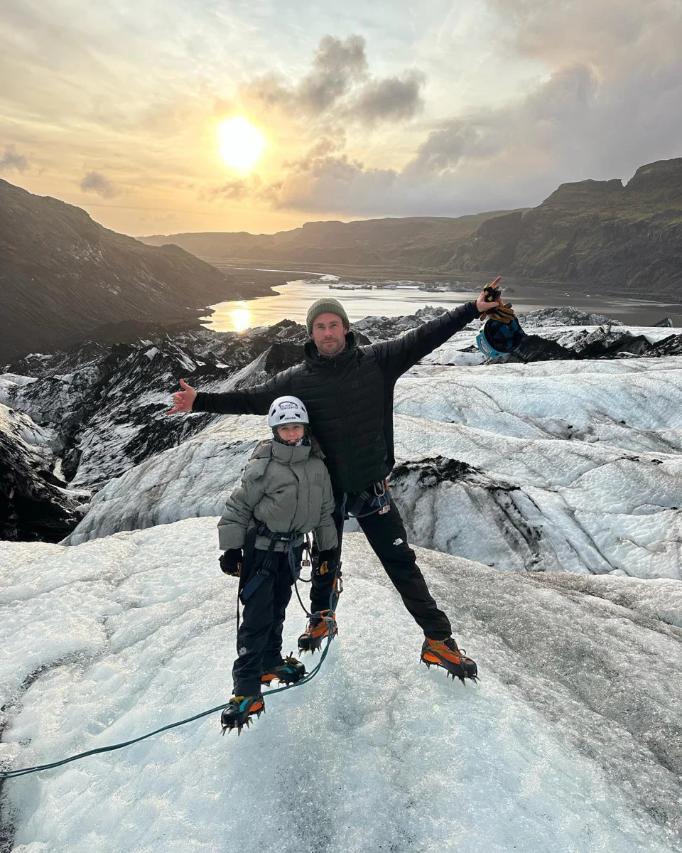 Chris Hemsworth and his daughter