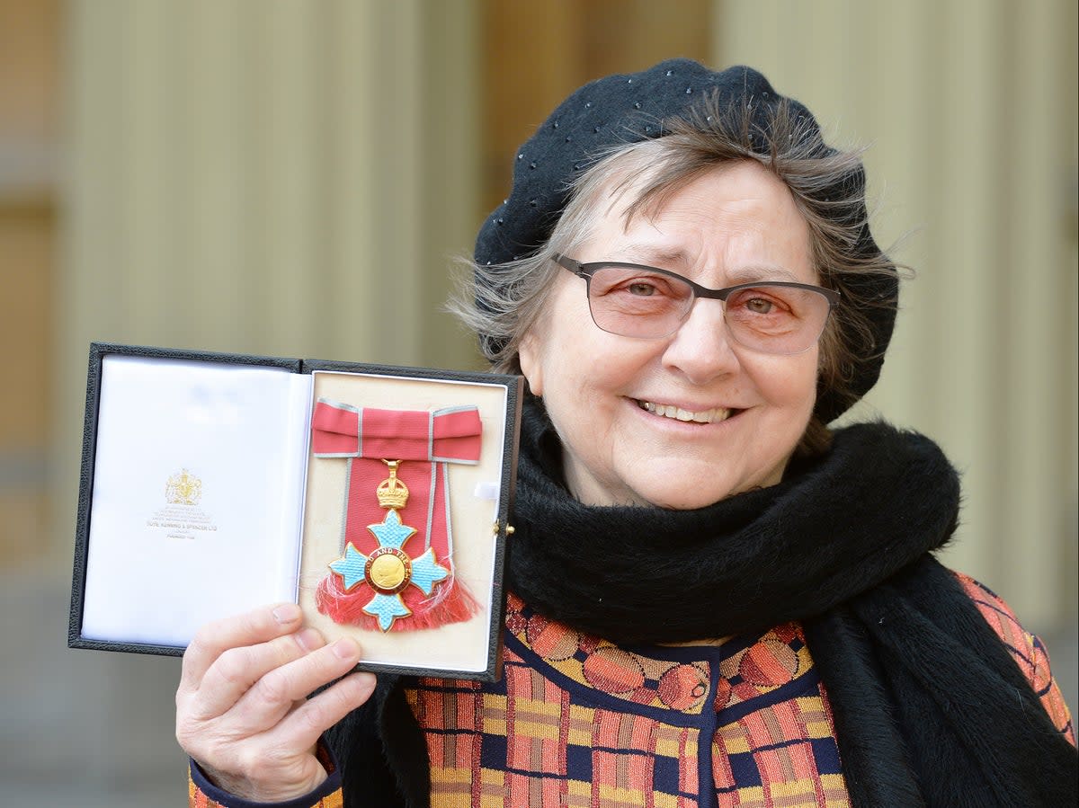 Sculptor Phyllida Barlow holds her CBE medal presented by Prince Charles in 2016 (Getty Images)