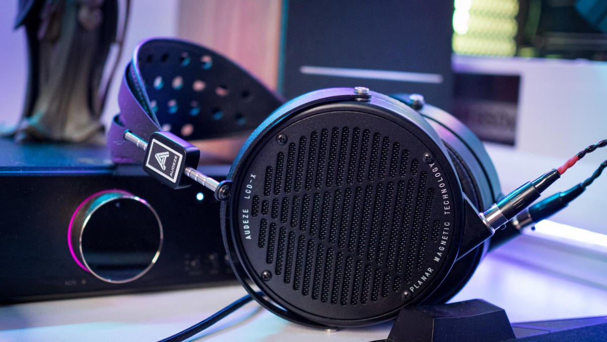 Audeze x Microsoft unveils the 'Ultraviolet' Maxwell gaming headset