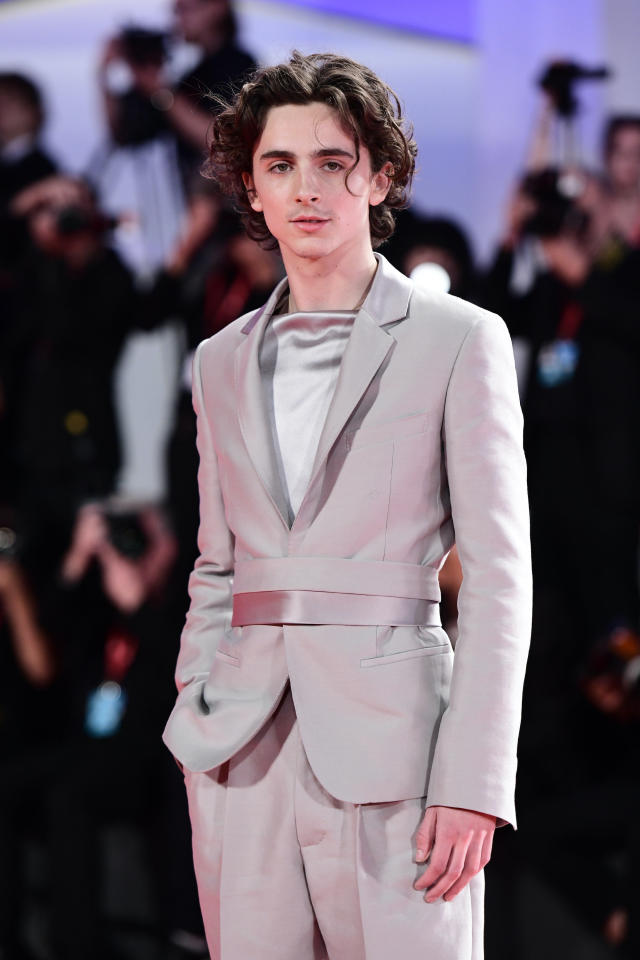 Pourquoi le collier Louis Vuitton de Timothée Chalamet fait autant le buzz  ?