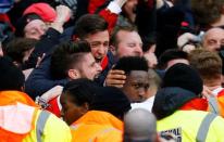 Football Soccer - Arsenal v Leicester City - Barclays Premier League - Emirates Stadium - 14/2/16 Danny Welbeck celebrates scoring the second goal for Arsenal with Olivier Giroud and the fans Reuters / Darren Staples Livepic