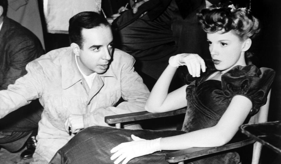 Vincente Minnelli and Judy Garland on the 'Meet Me in St. Louis' set. The two would later marry in 1945. (Photo: Courtesy Everett Collection)