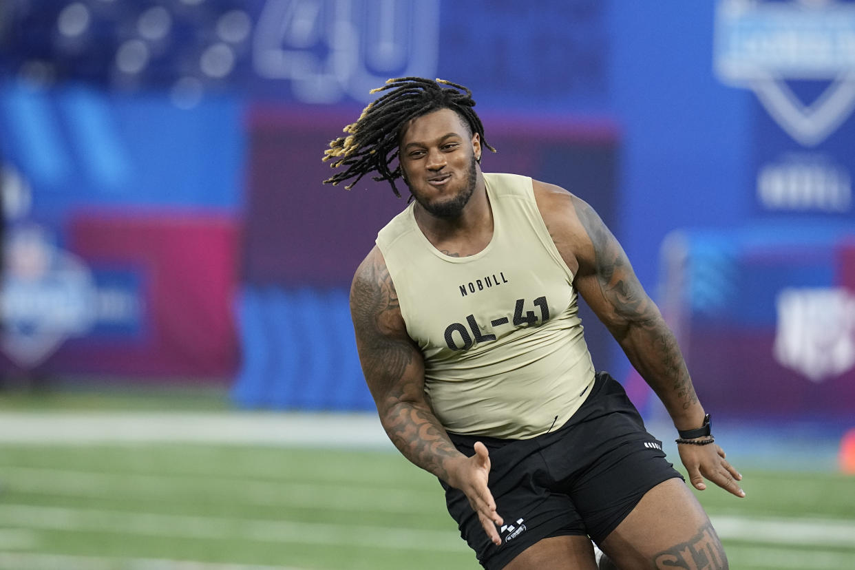 Alabama offensive lineman JC Latham runs a drill at the NFL football scouting combine, Sunday, March 3, 2024, in Indianapolis. (AP Photo/Darron Cummings)