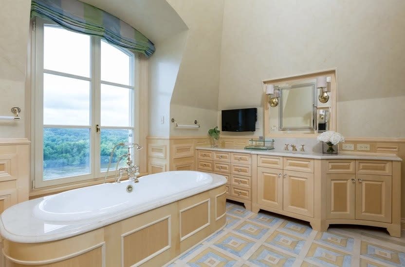 The primary bathroom. Sean Shanahan / TTR Sotheby's International