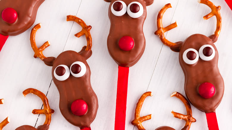 Reindeer cake pops on sticks