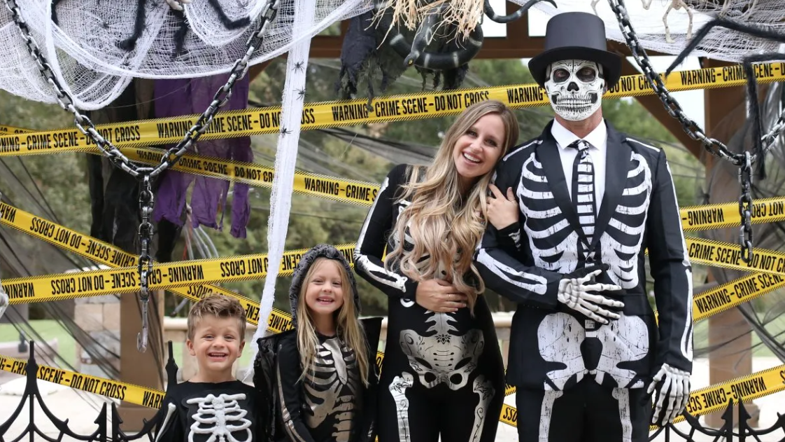 group halloween costumes skeletons