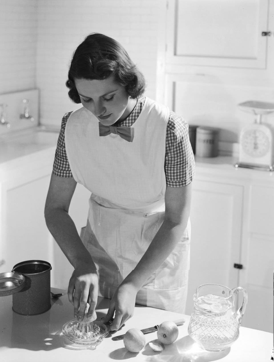 1950s: Use hot water to juice lemons.