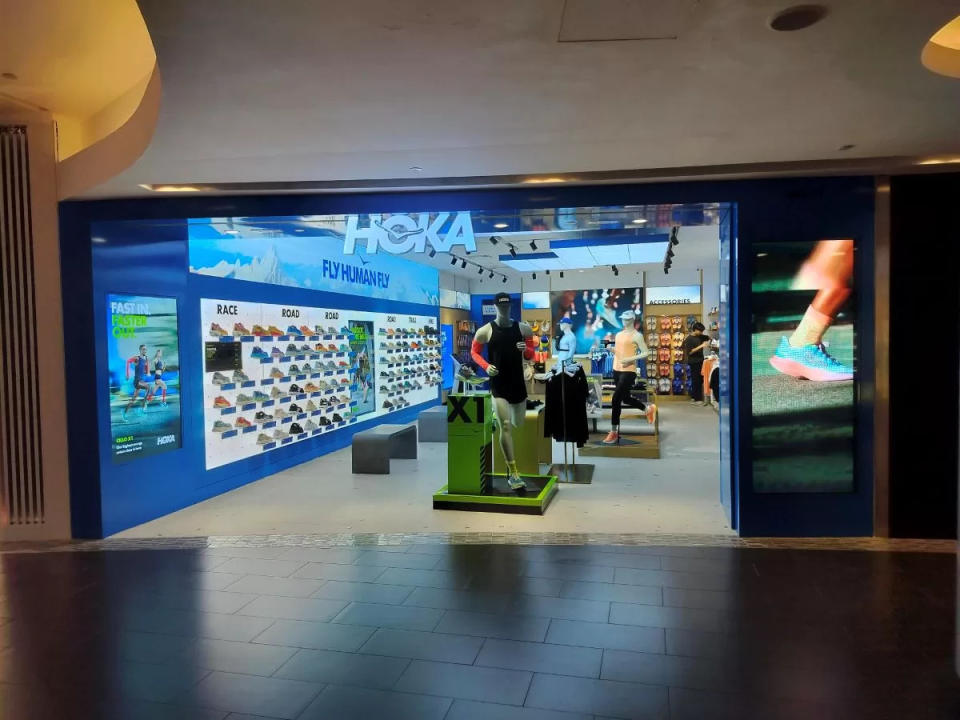 hoka's first brand store in singapore - exterior