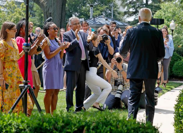 PHOTO: White House staff applaud as President Joe Biden walks into the Rose Garden to deliver remarks on COVID-19 at the White House on July 27, 2022 in Washington, D.C. (Anna Moneymaker/Getty Images)