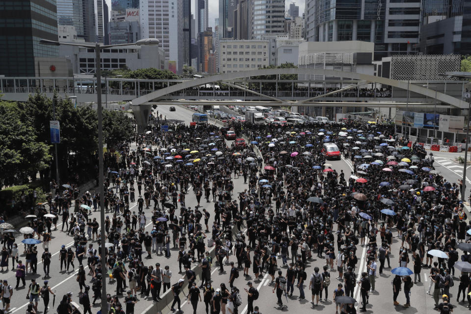 Protesters march to surround the police headquarters in Hong Kong on Friday, June 21, 2019. Several hundred mainly student protesters gathered outside Hong Kong government offices Friday morning, with some blocking traffic on a major thoroughfare, after a deadline passed for meeting their demands related to controversial extradition legislation that many see as eroding the territory's judicial independence. (AP Photo/Kin Cheung)