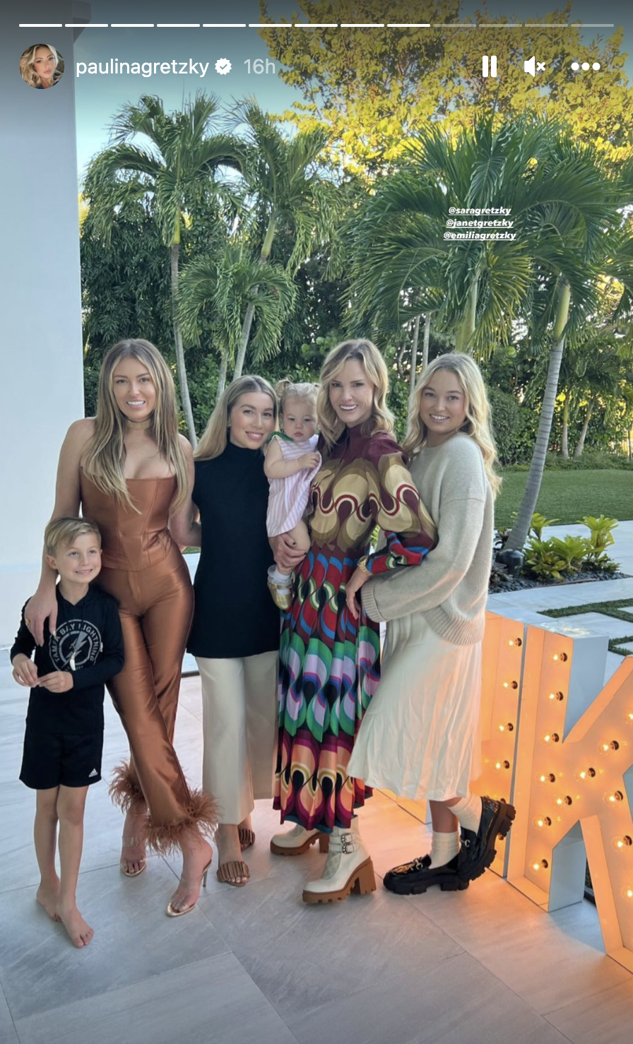 Paulina spent Thanksgiving around her family, including her mother, Janet Jones Gretzky, as well as Sara and Emilia Gretzky. (Photo via @paulinagretzky on Instagram)