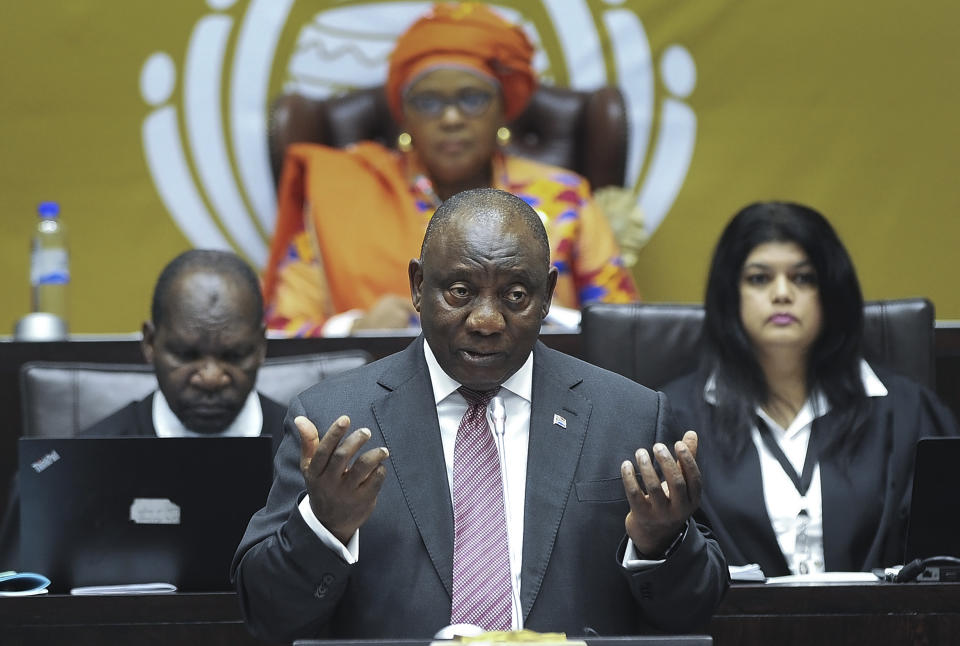 南非總統拉馬福薩在國會發表聲明，駁斥美國駐南非大使的無端指控。(畫面來源：AP)
