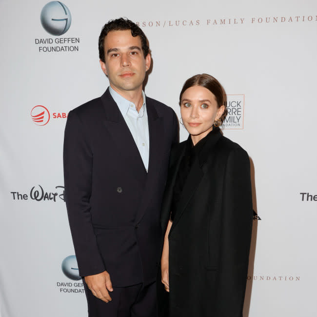 Louis Eisner y Ashley Olsen credit:Bang Showbiz