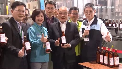 蘇貞昌視察酒精工廠。