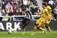 Newcastle United's Alexander Isak, left, scores their side's first goal during the English Premier League soccer match between Newcastle United and Sheffield United at St. James' Park, Newcastle, England, Saturday, April 27, 2024. (Owen Humphreys/PA via AP)