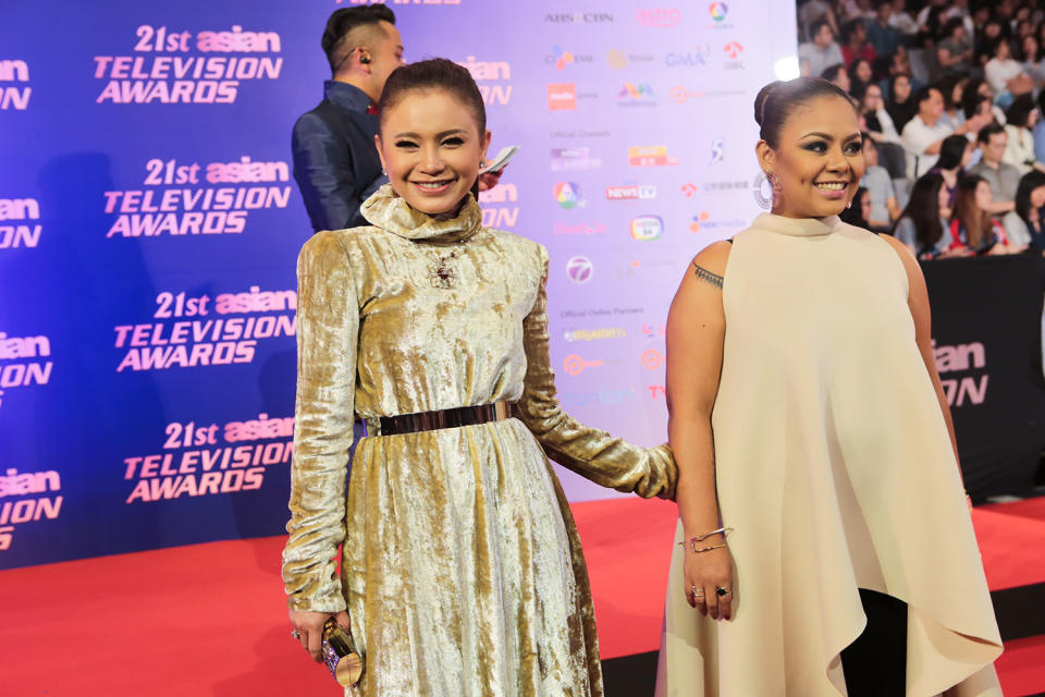 <p>Indonesian singer Rossa (left) on the red carpet. Photo: Justine Bantigue </p>