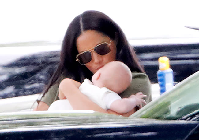 meghan-markle-kisses-archie