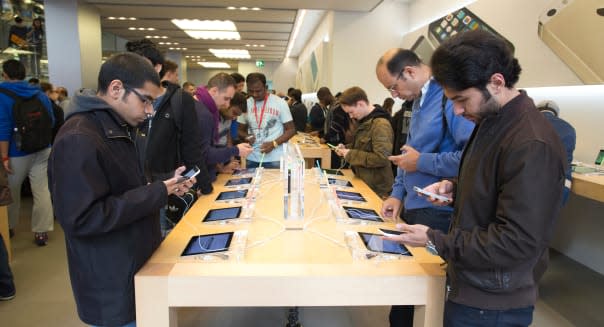 London, UK. 20th September 2013. iPhone 5c launch, Regents Street, London, UK 20.09.2013 Picture shows the Apple store inundated