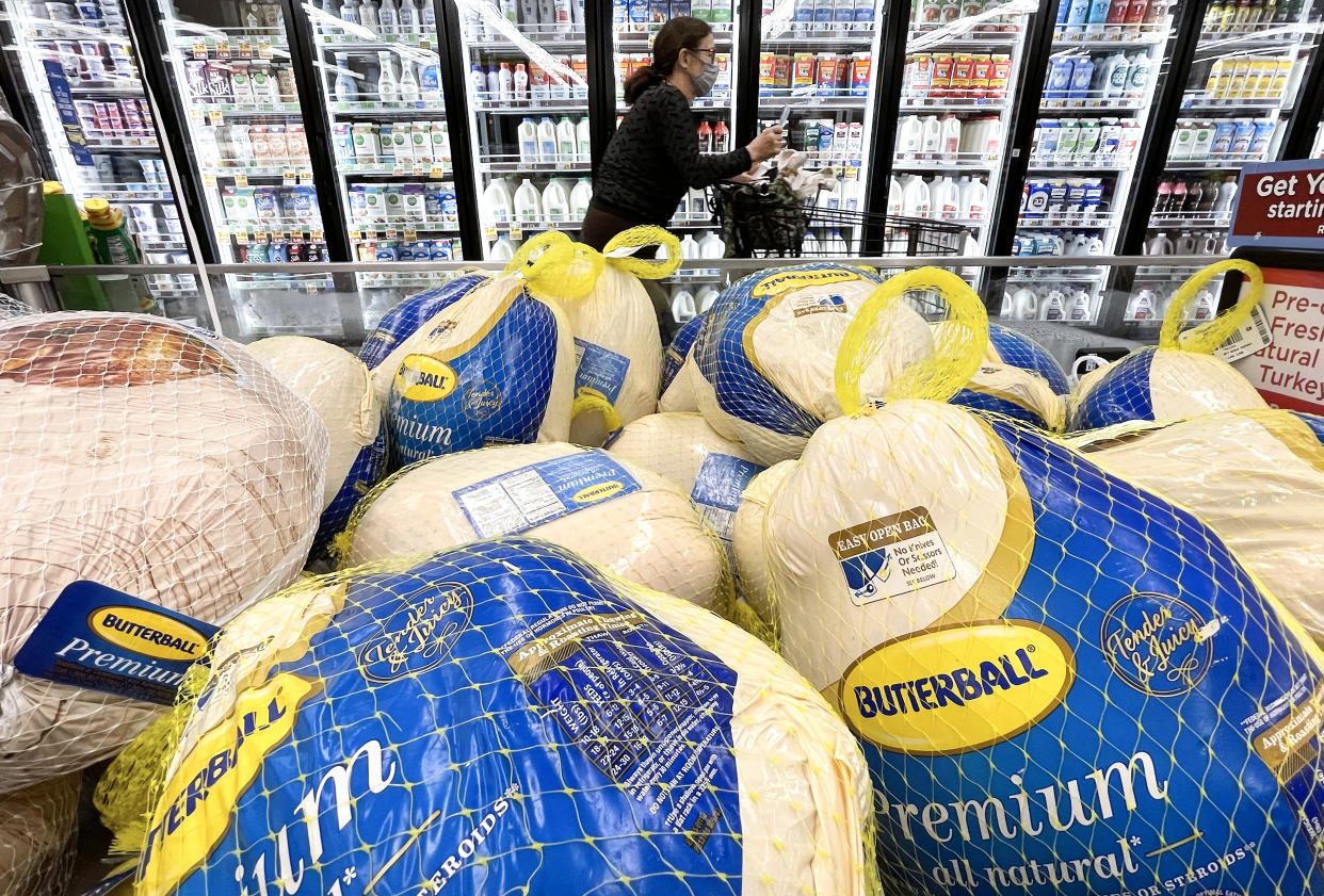 LOS ANGELES, CALIFORNIA - NOVEMBER 11: A shopper walks past turkeys displayed for sale in a grocery store ahead of the Thanksgiving holiday on November 11, 2021 in Los Angeles, California. U.S. consumer prices have increased solidly in the past few months on items such as food, rent, cars and other goods as inflation has risen to a level not seen in 30 years. The consumer-price index rose by 6.2 percent in October compared to one year ago. (Photo by Mario Tama/Getty Images)